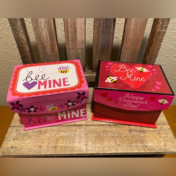 Valentines Day BumbleBee Bundle, Bee Socks, Bee Notepads, Bee Figure, Bee Sign - Picture 9 of 16